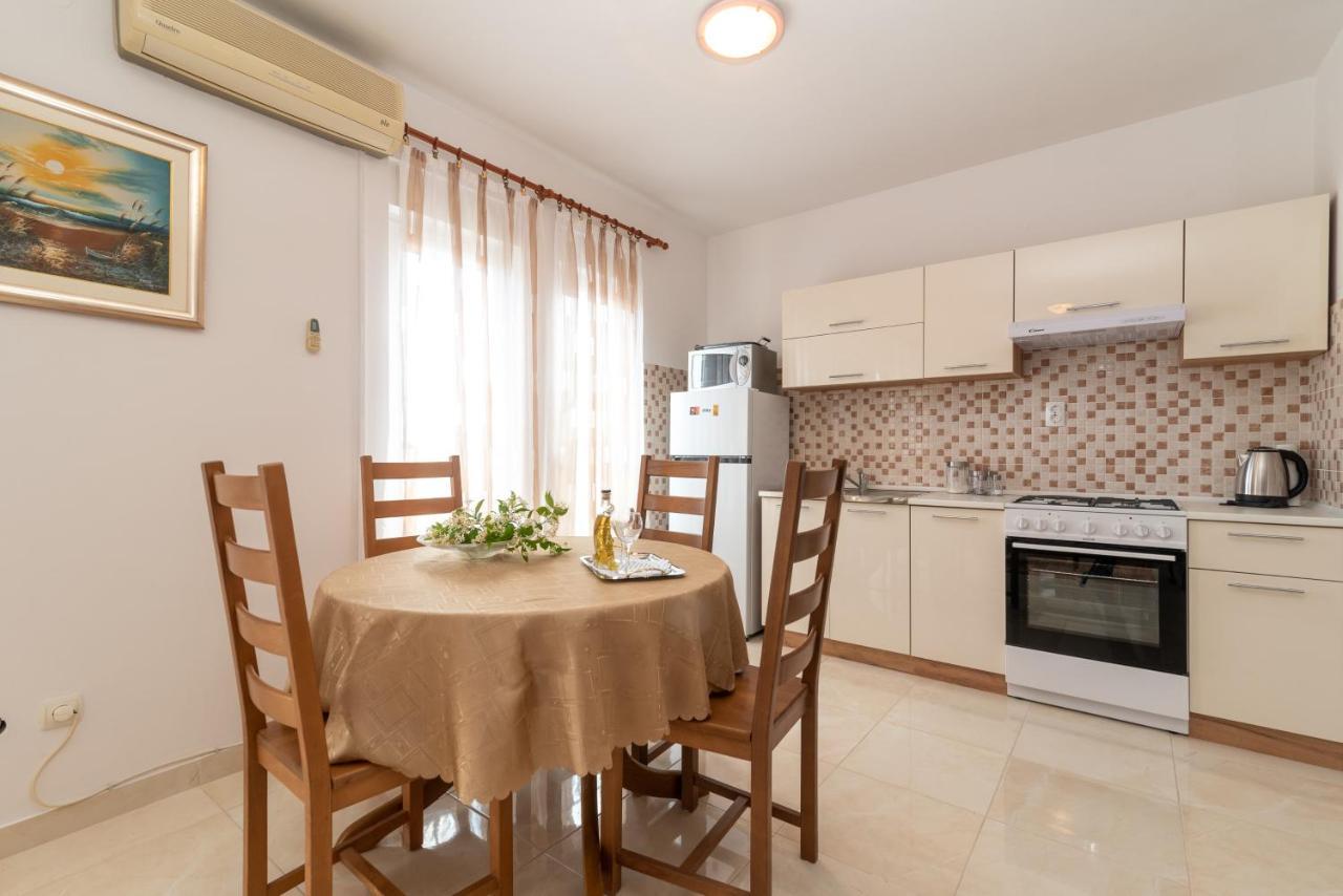 Apartman Dildo Apartment Trogir Exterior photo