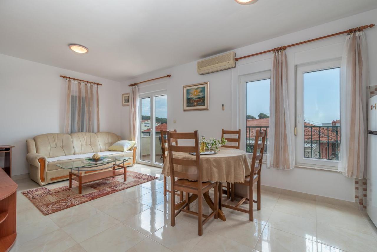 Apartman Dildo Apartment Trogir Exterior photo