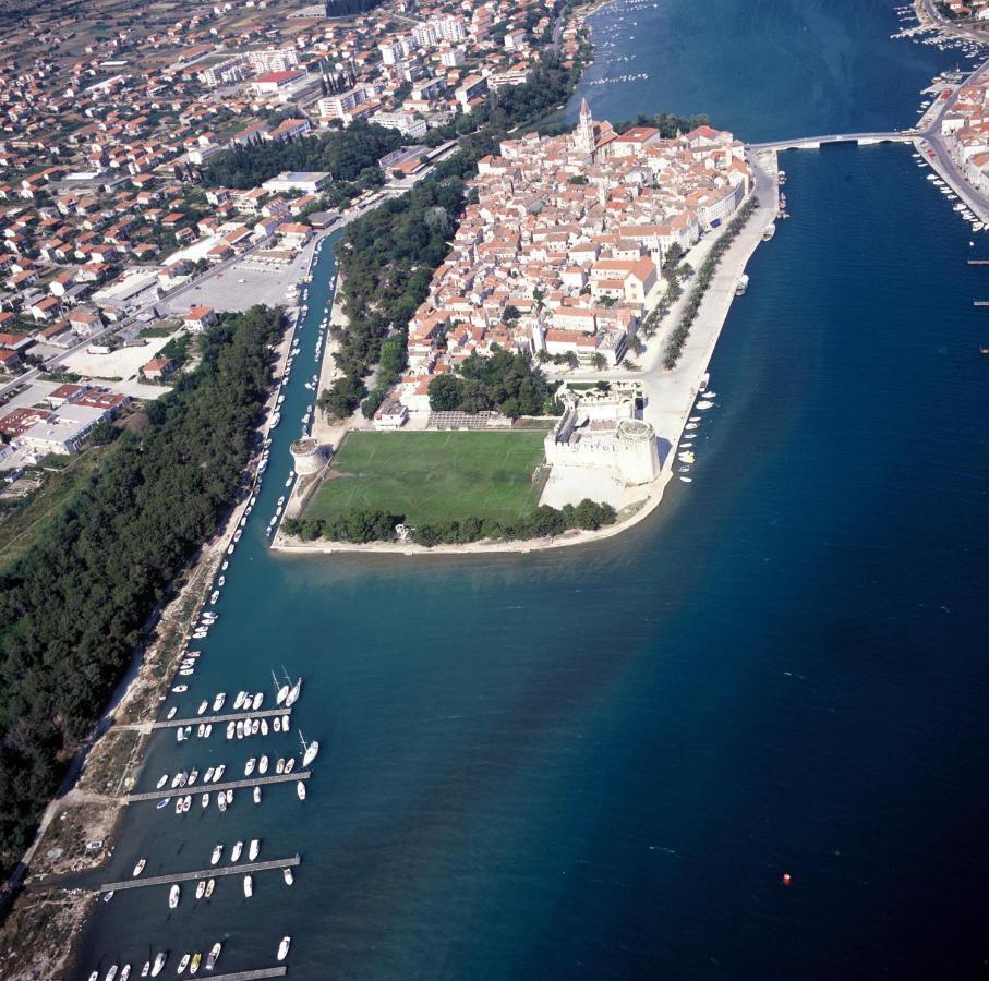 Apartman Dildo Apartment Trogir Exterior photo