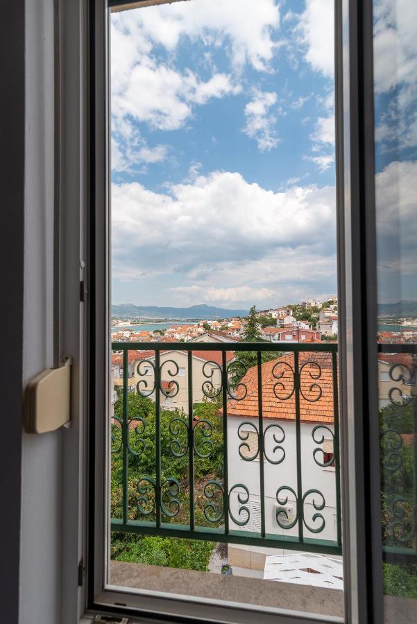 Apartman Dildo Apartment Trogir Exterior photo